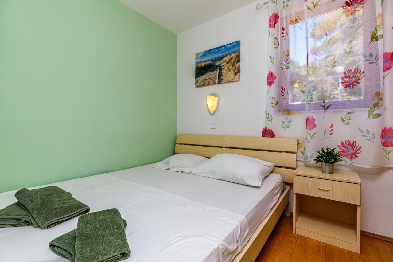 Al Mare Apartments Ровинь Экстерьер фото