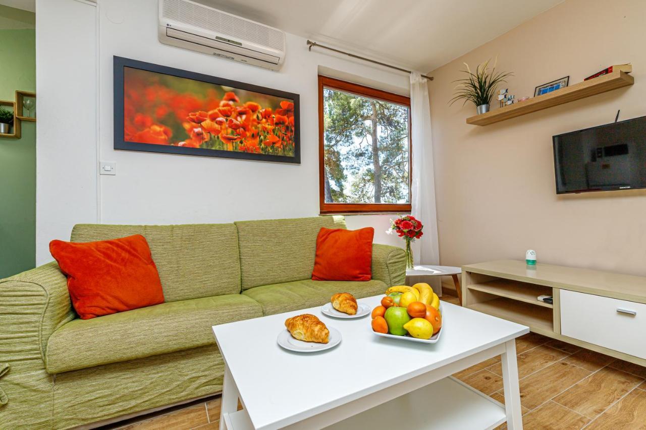 Al Mare Apartments Ровинь Экстерьер фото