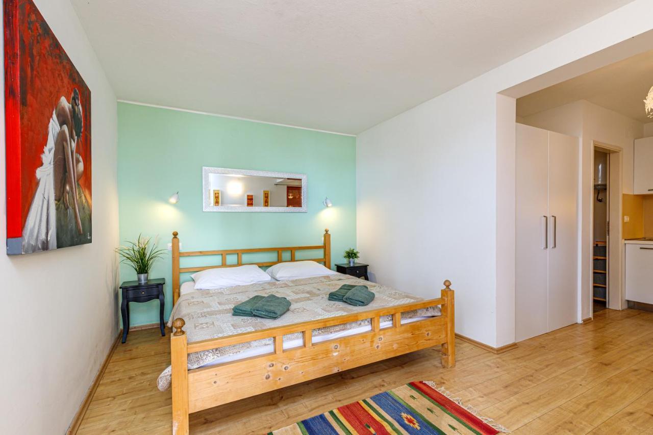 Al Mare Apartments Ровинь Экстерьер фото
