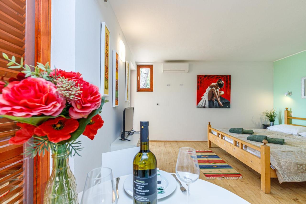 Al Mare Apartments Ровинь Экстерьер фото