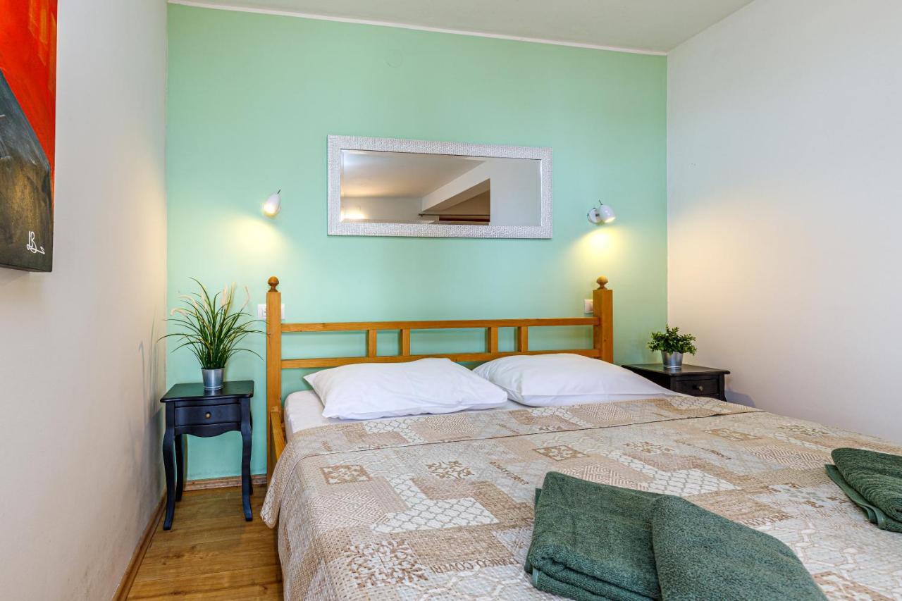 Al Mare Apartments Ровинь Экстерьер фото