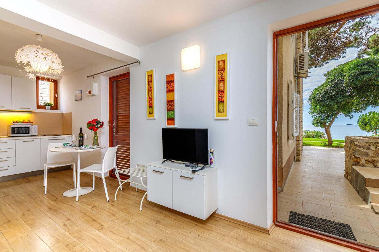 Al Mare Apartments Ровинь Экстерьер фото